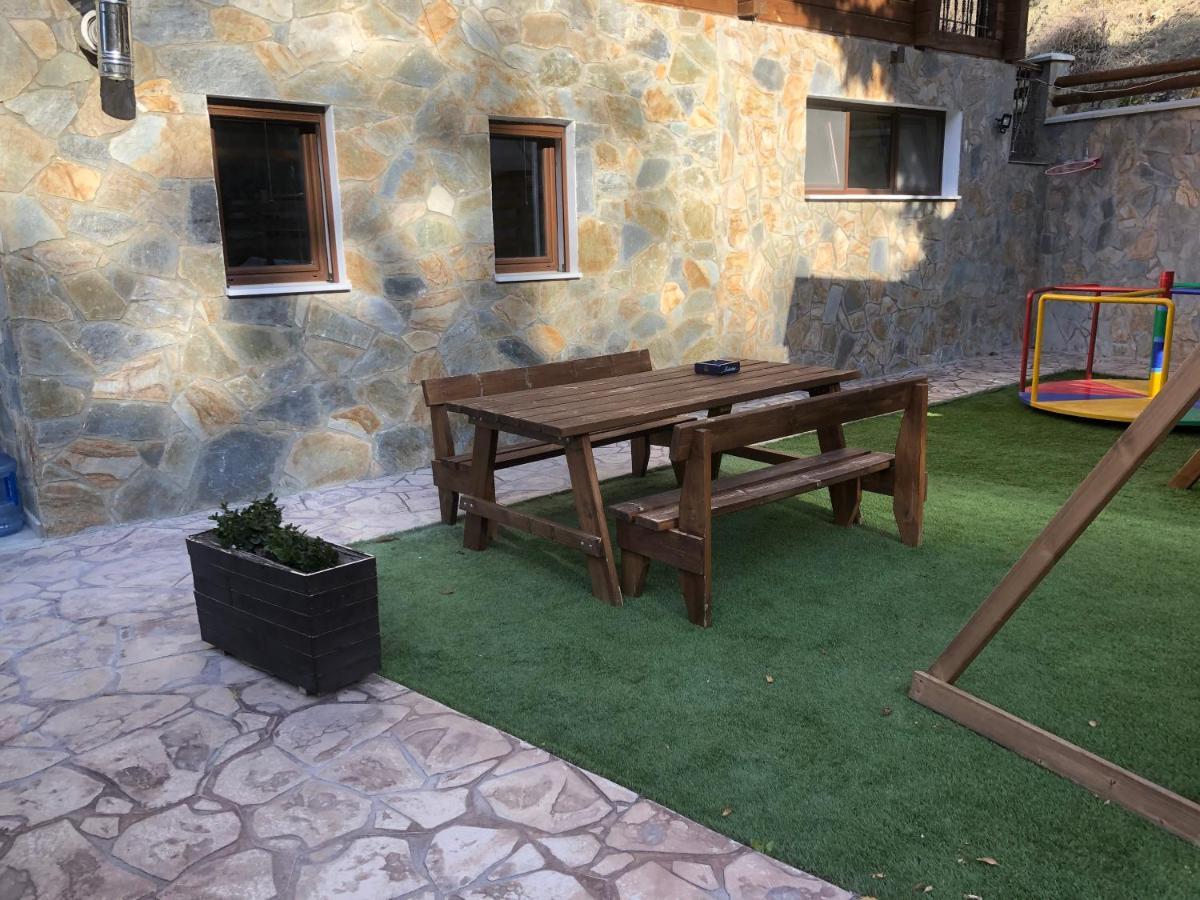Diamond Stone Wooden Guest House Chandria Екстер'єр фото