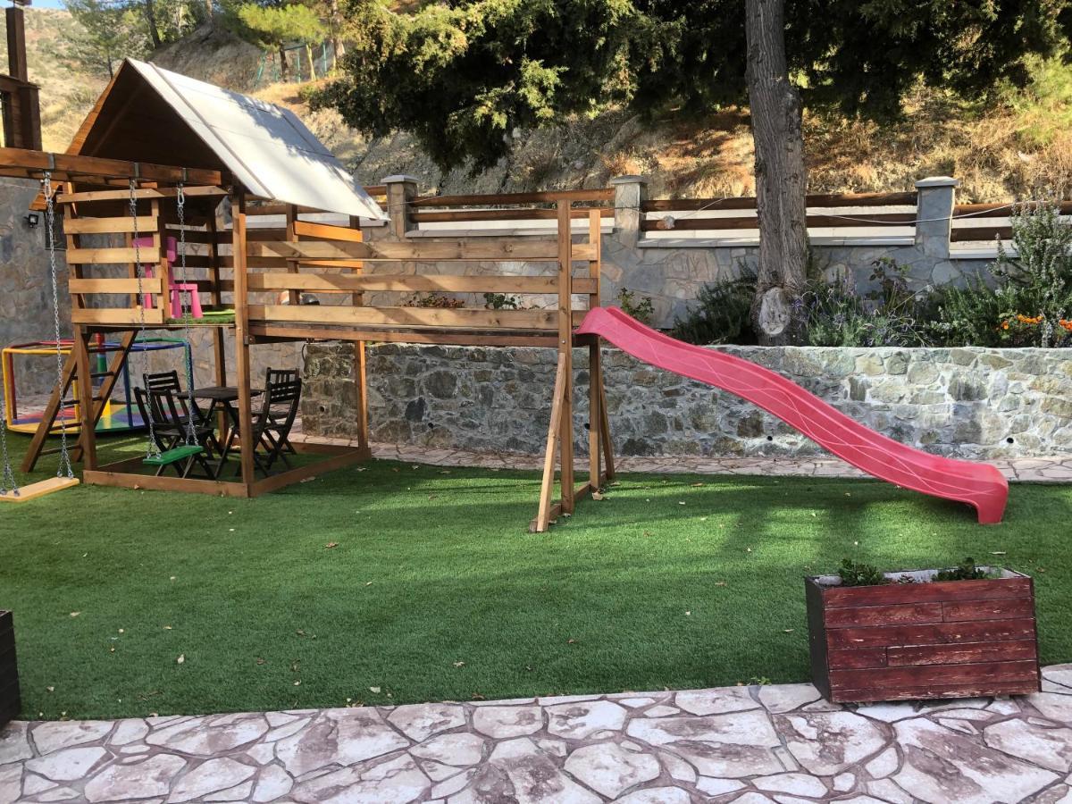 Diamond Stone Wooden Guest House Chandria Екстер'єр фото