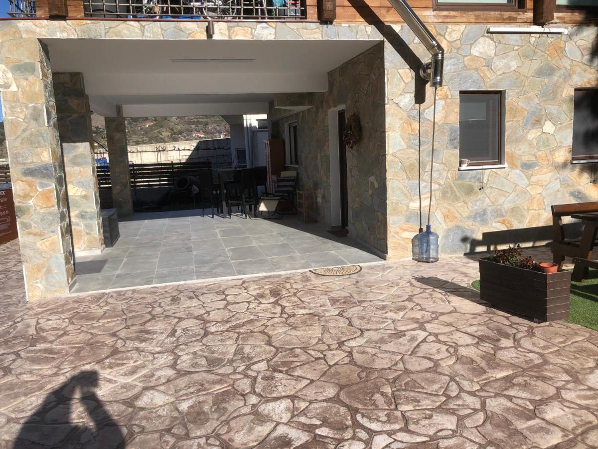 Diamond Stone Wooden Guest House Chandria Екстер'єр фото