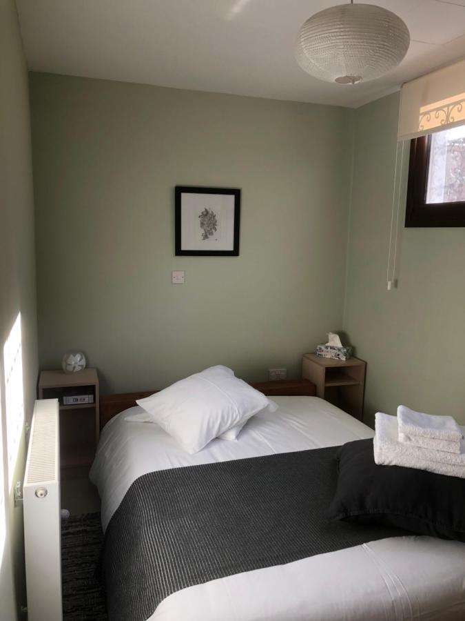 Diamond Stone Wooden Guest House Chandria Екстер'єр фото