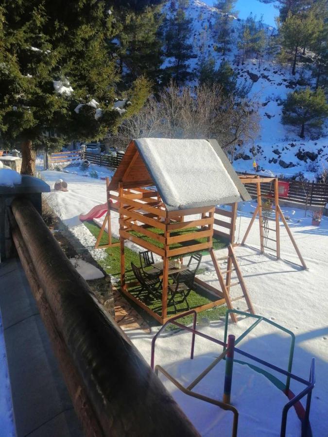 Diamond Stone Wooden Guest House Chandria Екстер'єр фото