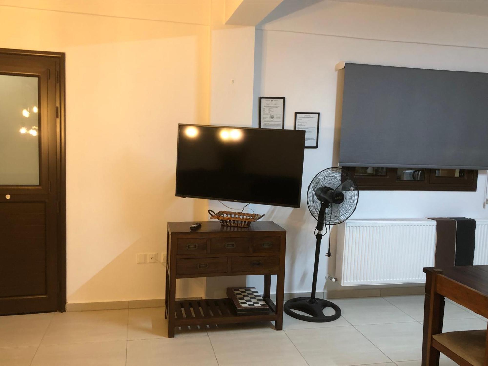 Diamond Stone Wooden Guest House Chandria Екстер'єр фото