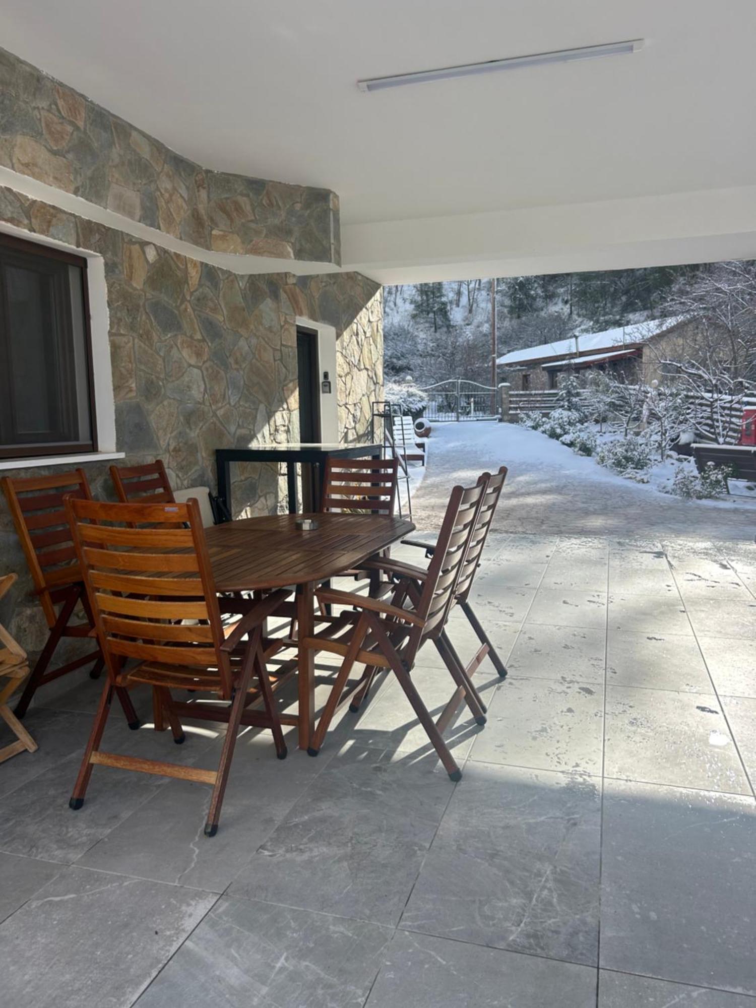 Diamond Stone Wooden Guest House Chandria Екстер'єр фото