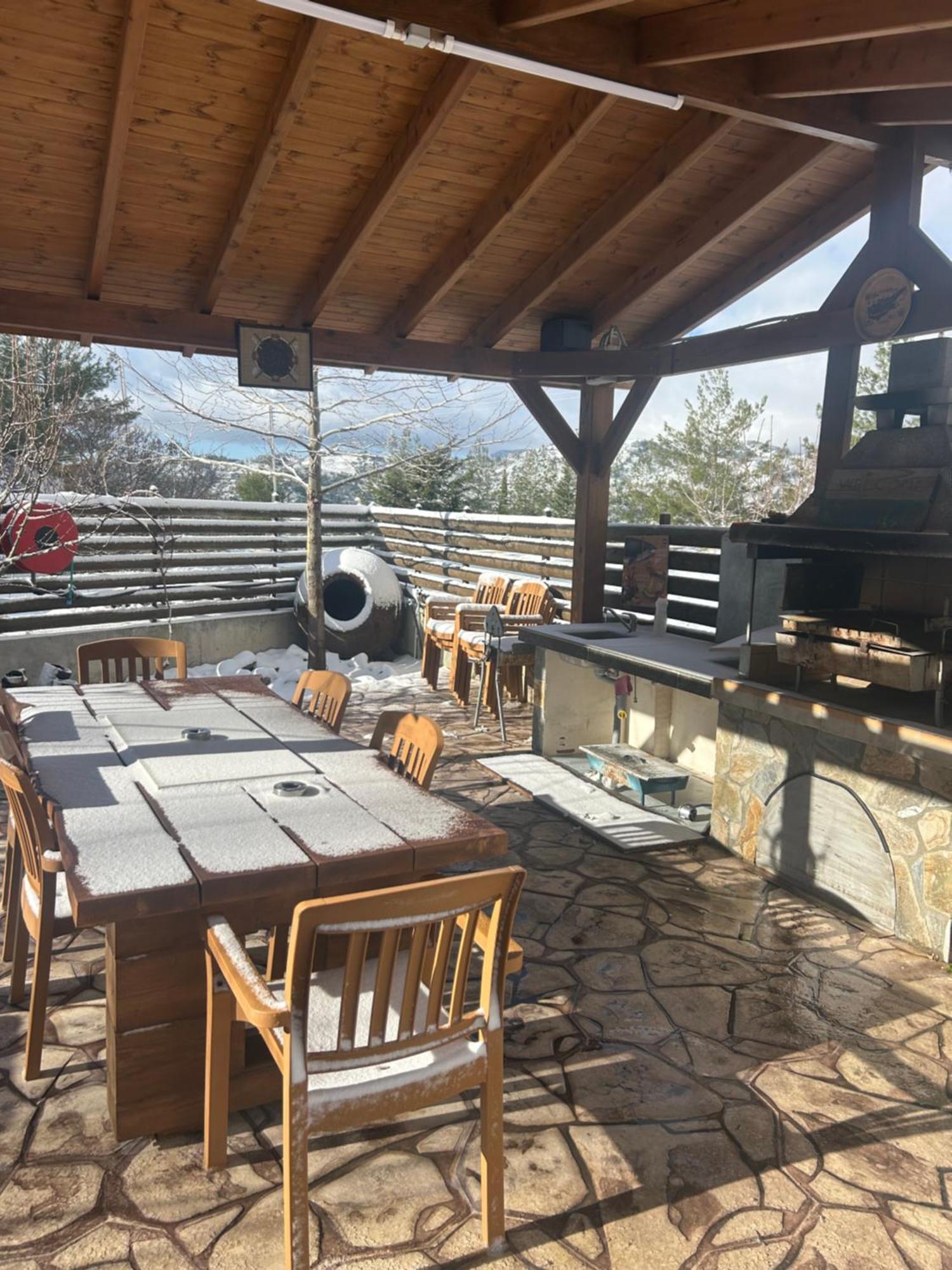 Diamond Stone Wooden Guest House Chandria Екстер'єр фото